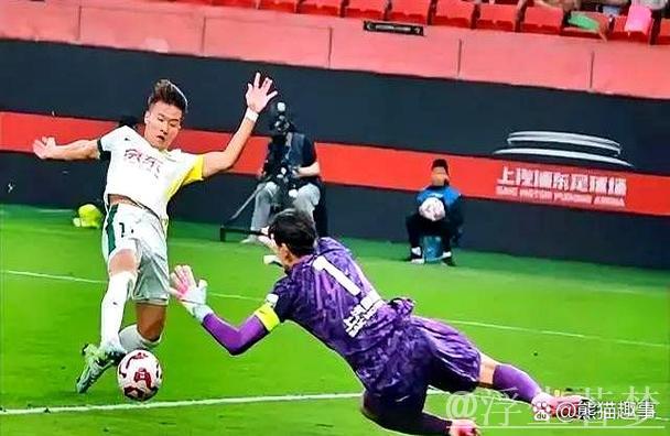 法比奥补射得分 林良铭攻门遭封堵